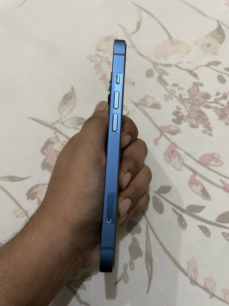 Apple iPhone 13 2