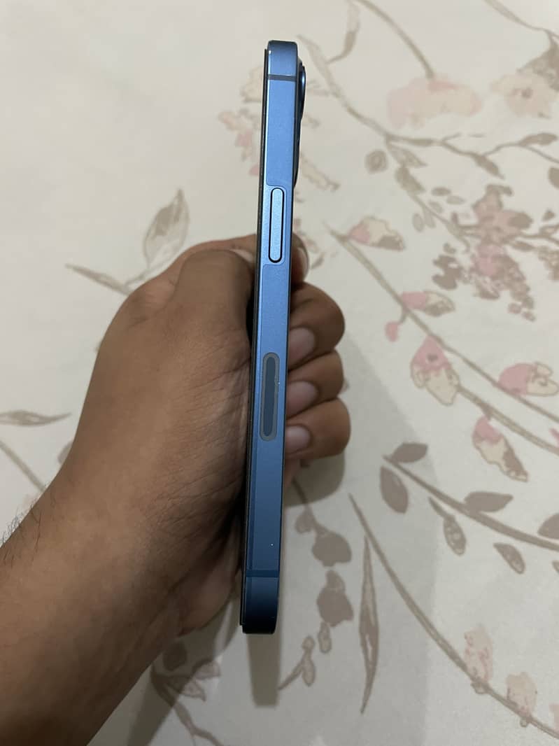 Apple iPhone 13 3