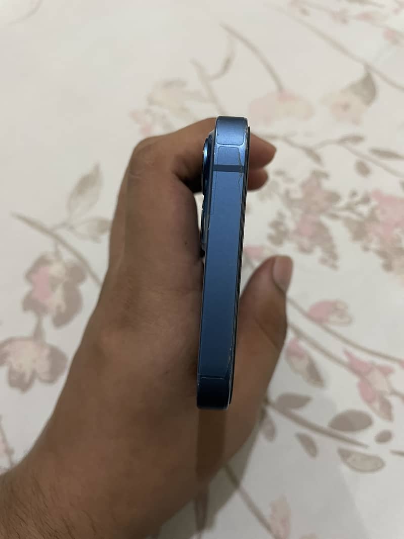 Apple iPhone 13 4