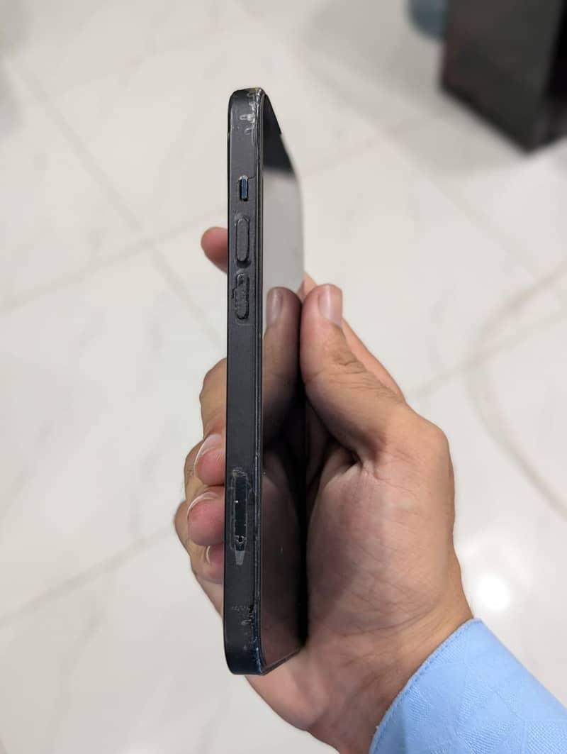 Apple iPhone 13 4