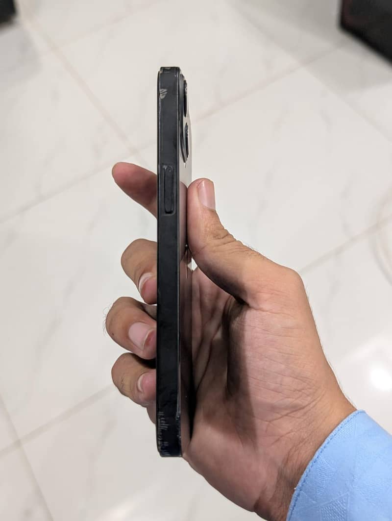 Apple iPhone 13 5