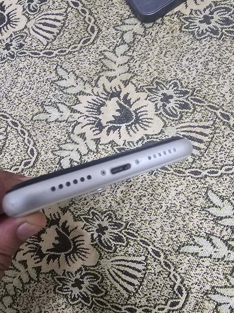 Apple iPhone 11 3