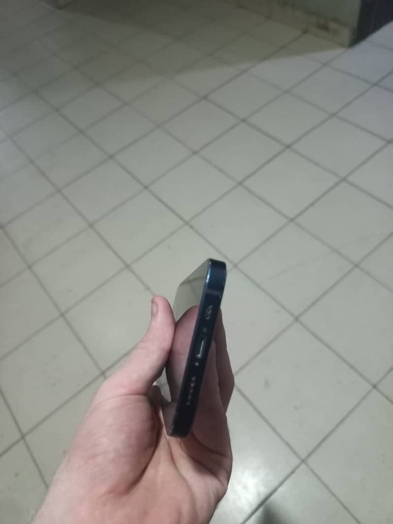 Apple iPhone 12 1