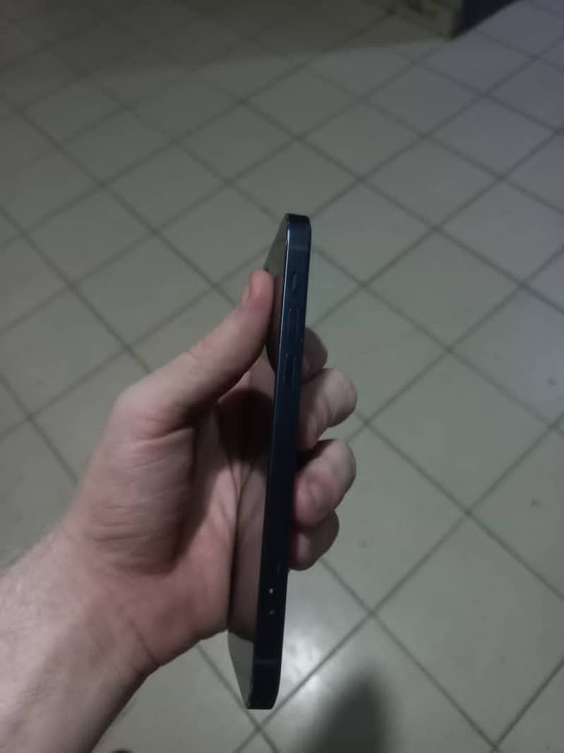 Apple iPhone 12 3