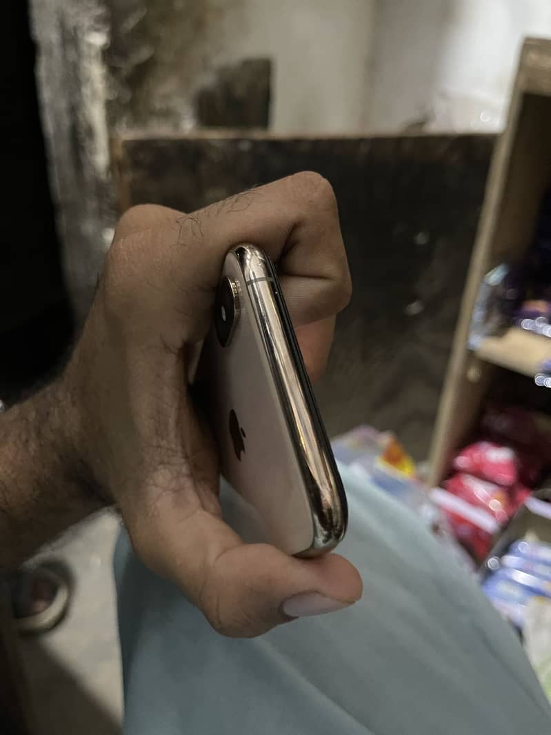 Apple iPhone XS 1