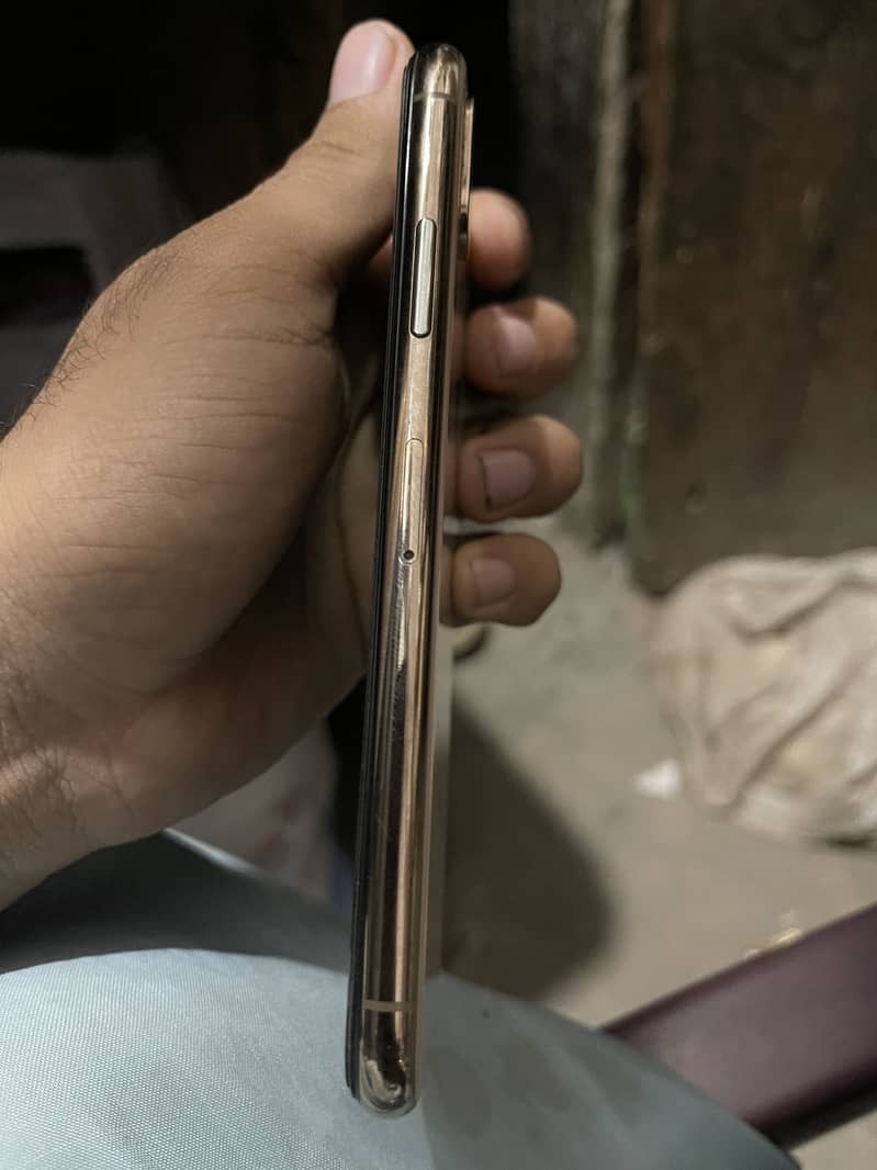 Apple iPhone XS 3
