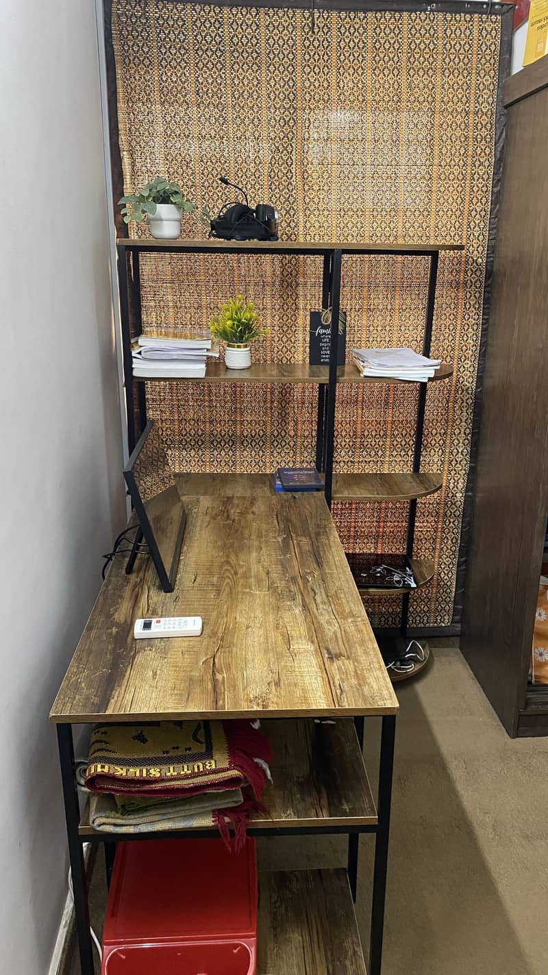 workstation / computer table 2