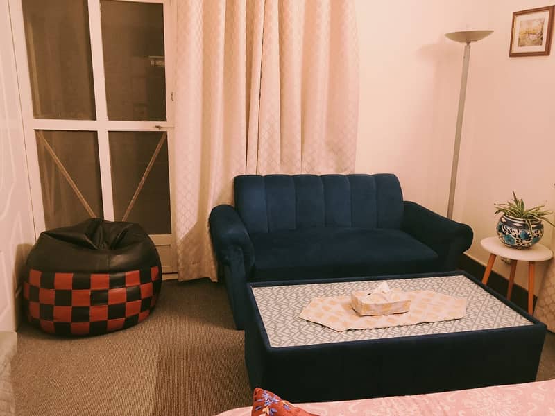 Sofa / bean bag / Table 1