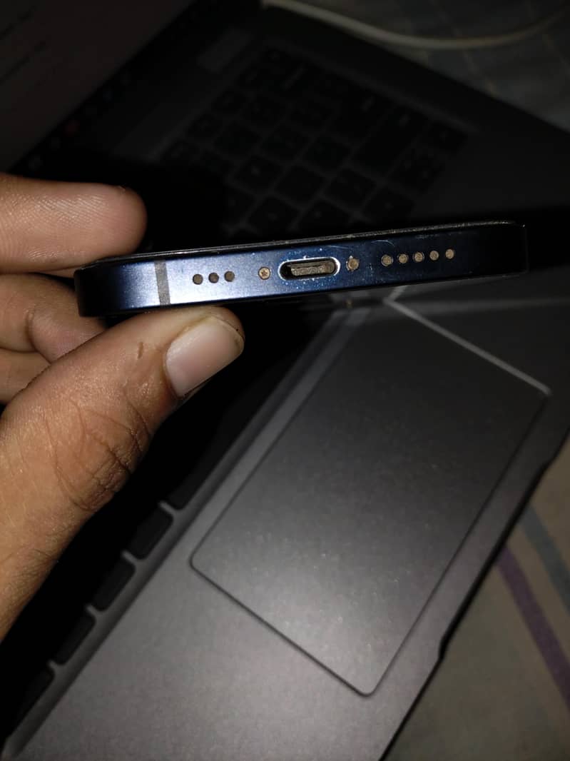Apple iPhone 12 6