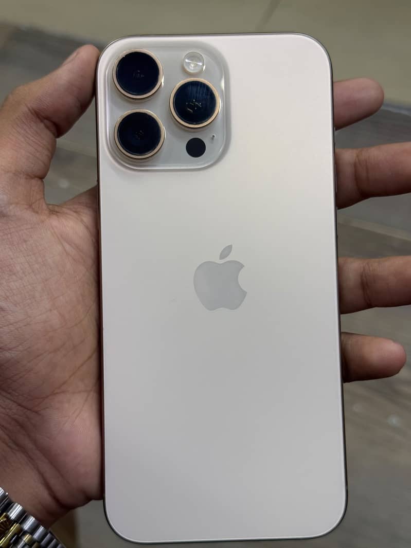 Apple iPhone 16 Pro Max 0