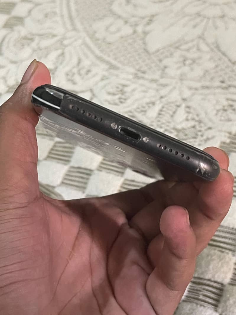 Apple iPhone 11 3