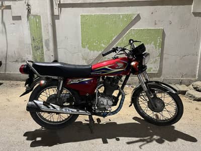 125 Honda Karachi num 2017 orignal first owner