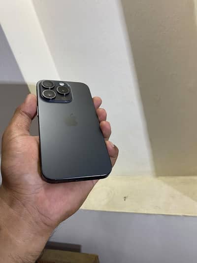 iPhone 15 Pro Factory Locked | 87% Battery health