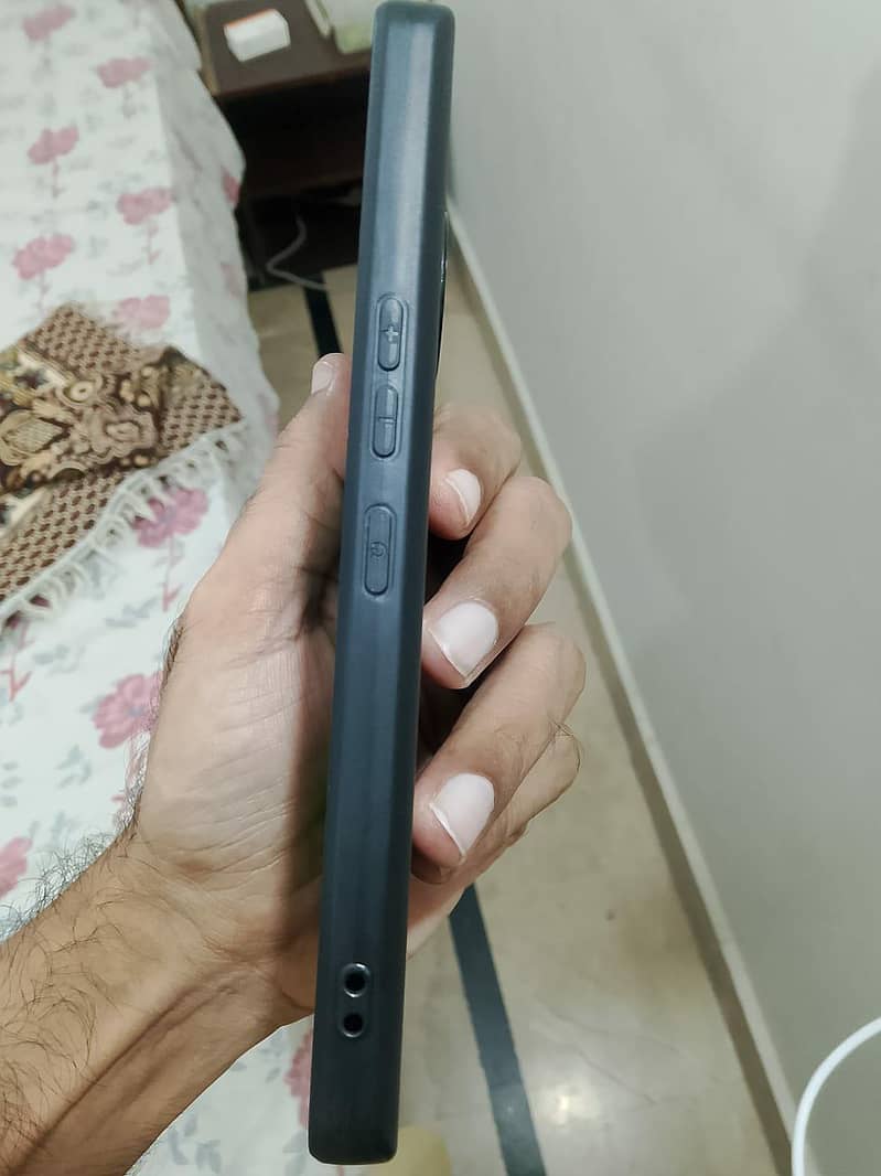 Sharp Aquos R7 12/256 1