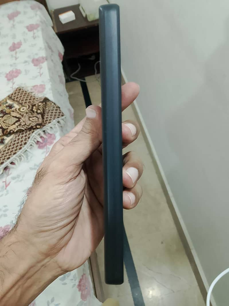 Sharp Aquos R7 12/256 2