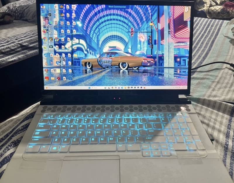 Alienware M17 R2 10/10 condition 2