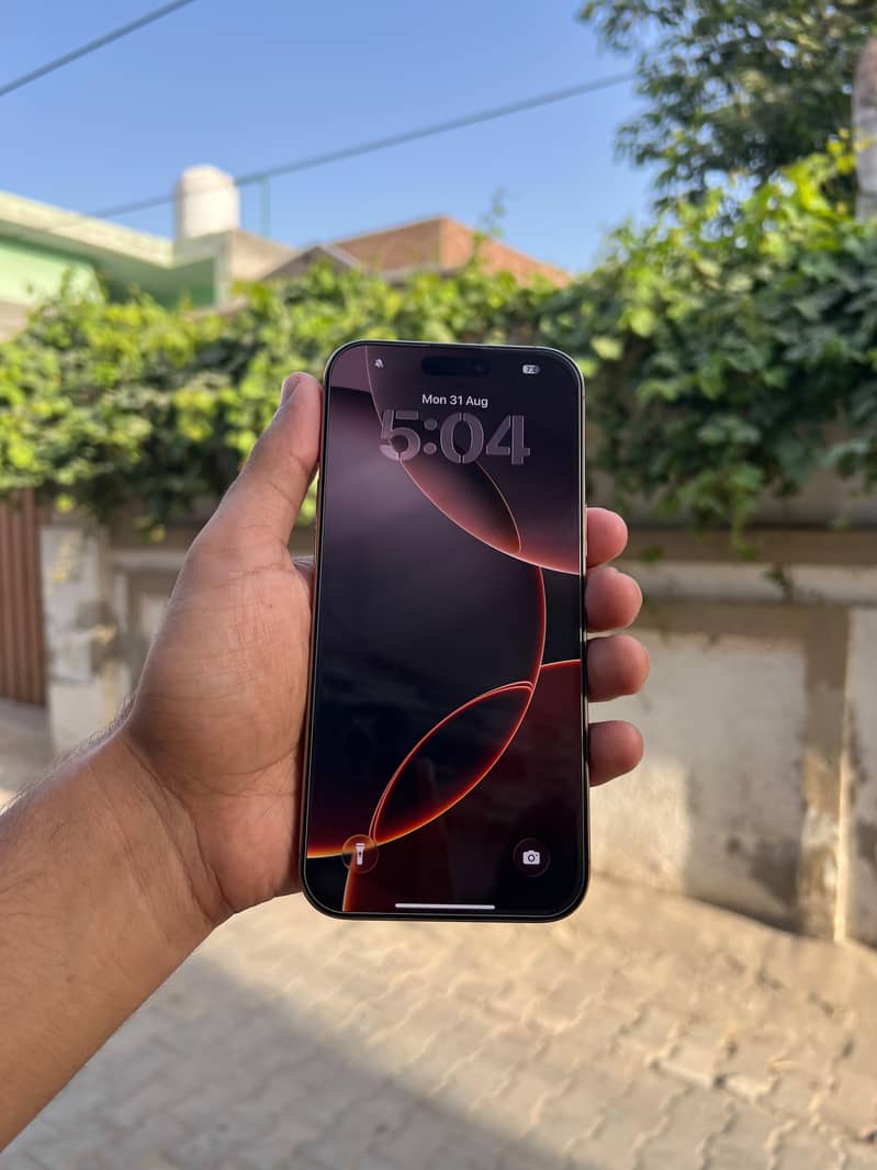 Apple iPhone 16 Pro Max 0