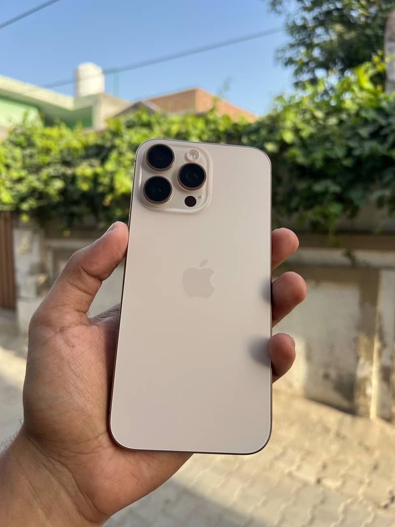Apple iPhone 16 Pro Max 1