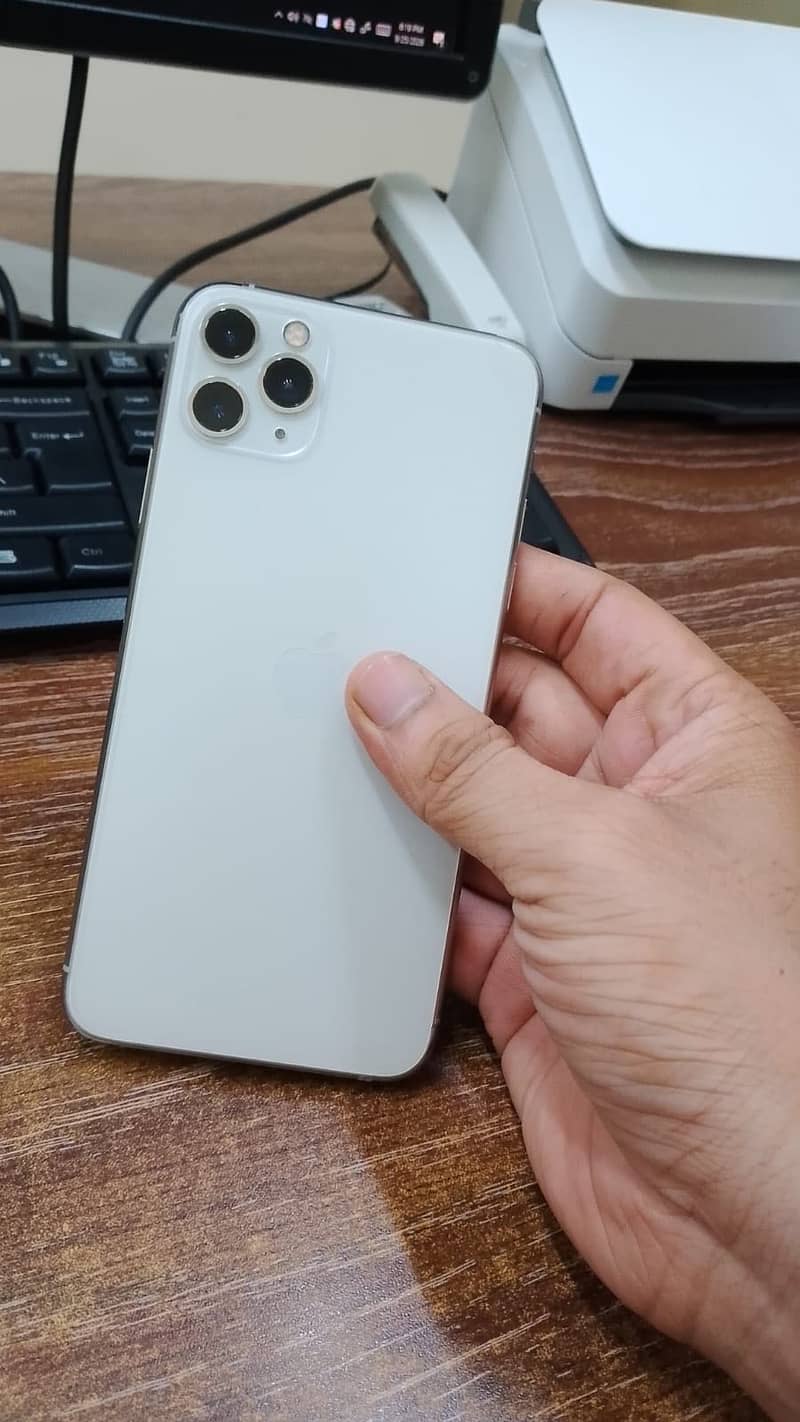 Apple iPhone 11 Pro Max 2