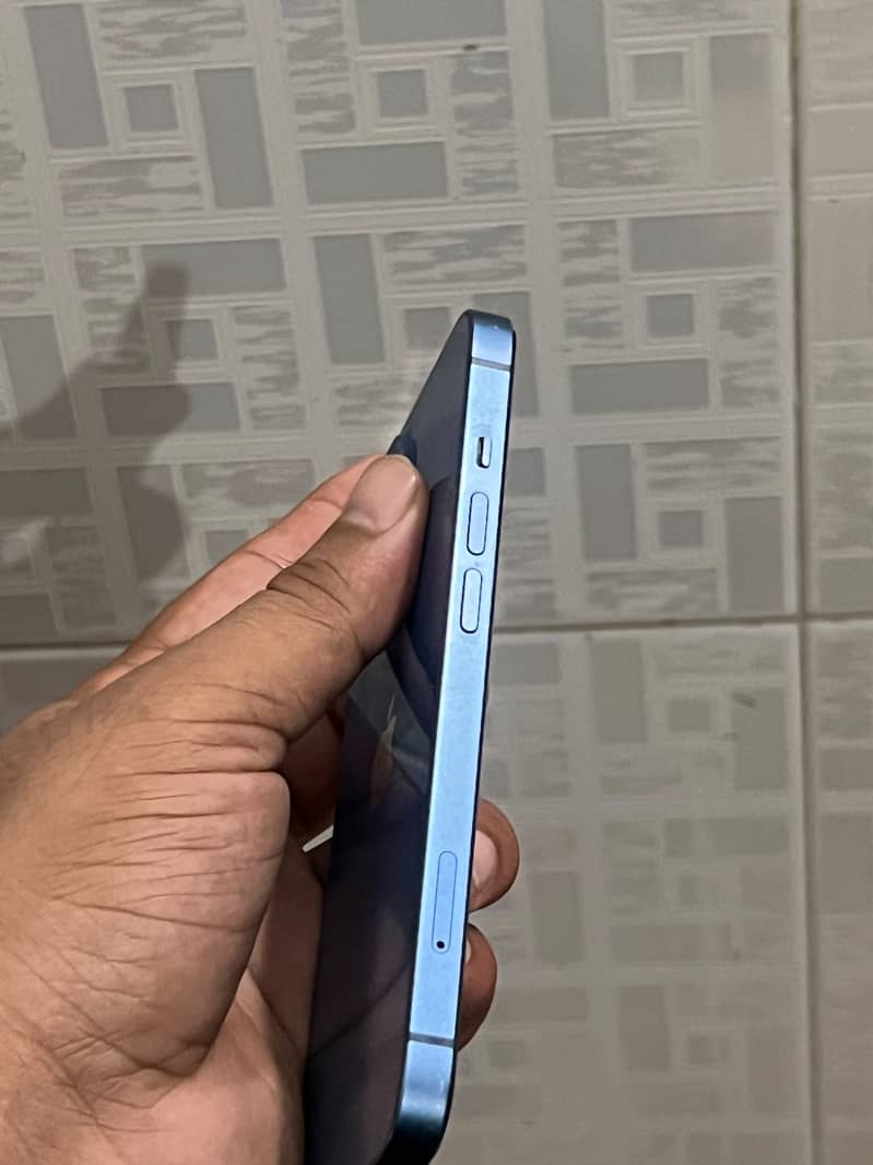 Apple iPhone 13 2