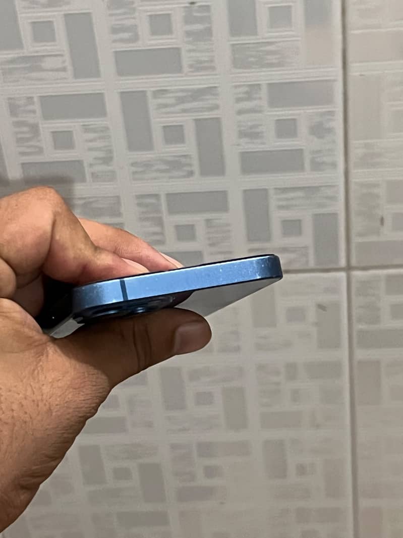 Apple iPhone 13 4
