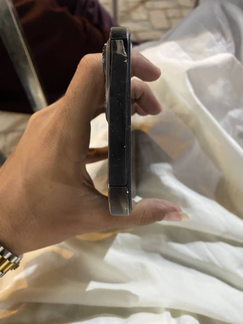 Apple iPhone 13 Pro Max 2