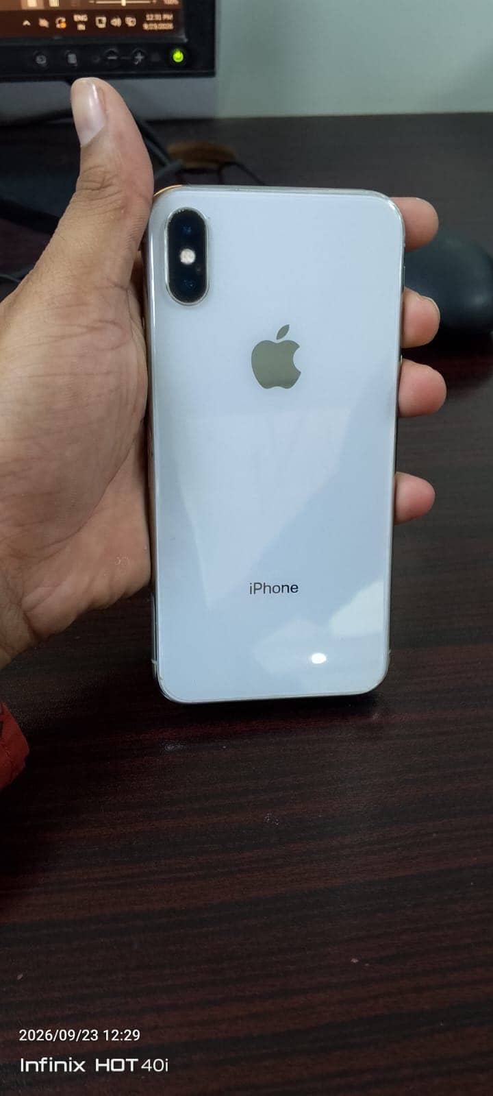 Apple iPhone X 4