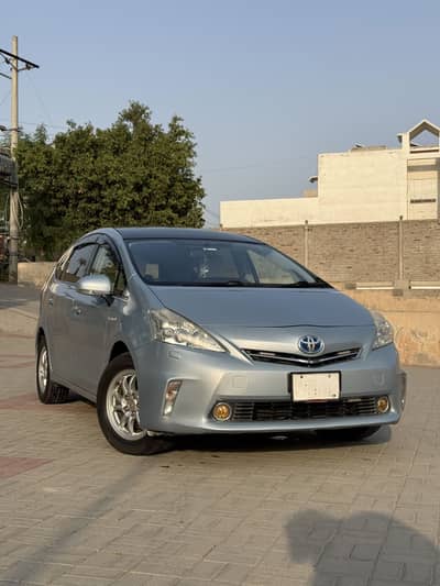 Toyota Prius Alpha 7 Seater with Panoramic Roof
