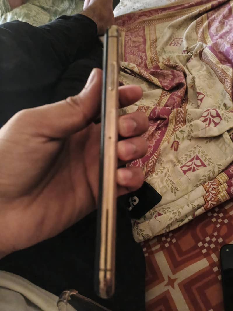 Apple iPhone XS Max 0