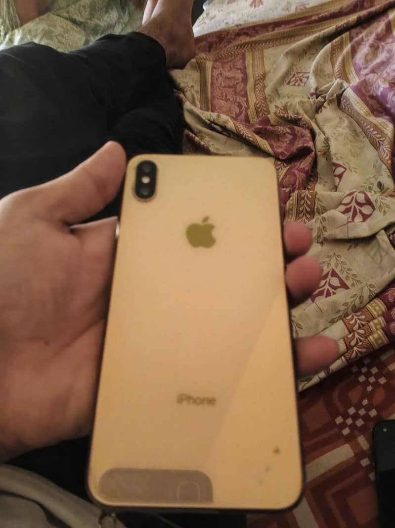 Apple iPhone XS Max 1