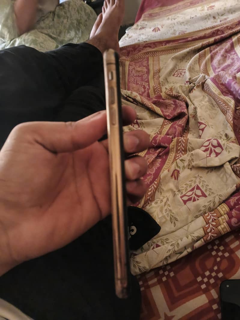 Apple iPhone XS Max 2