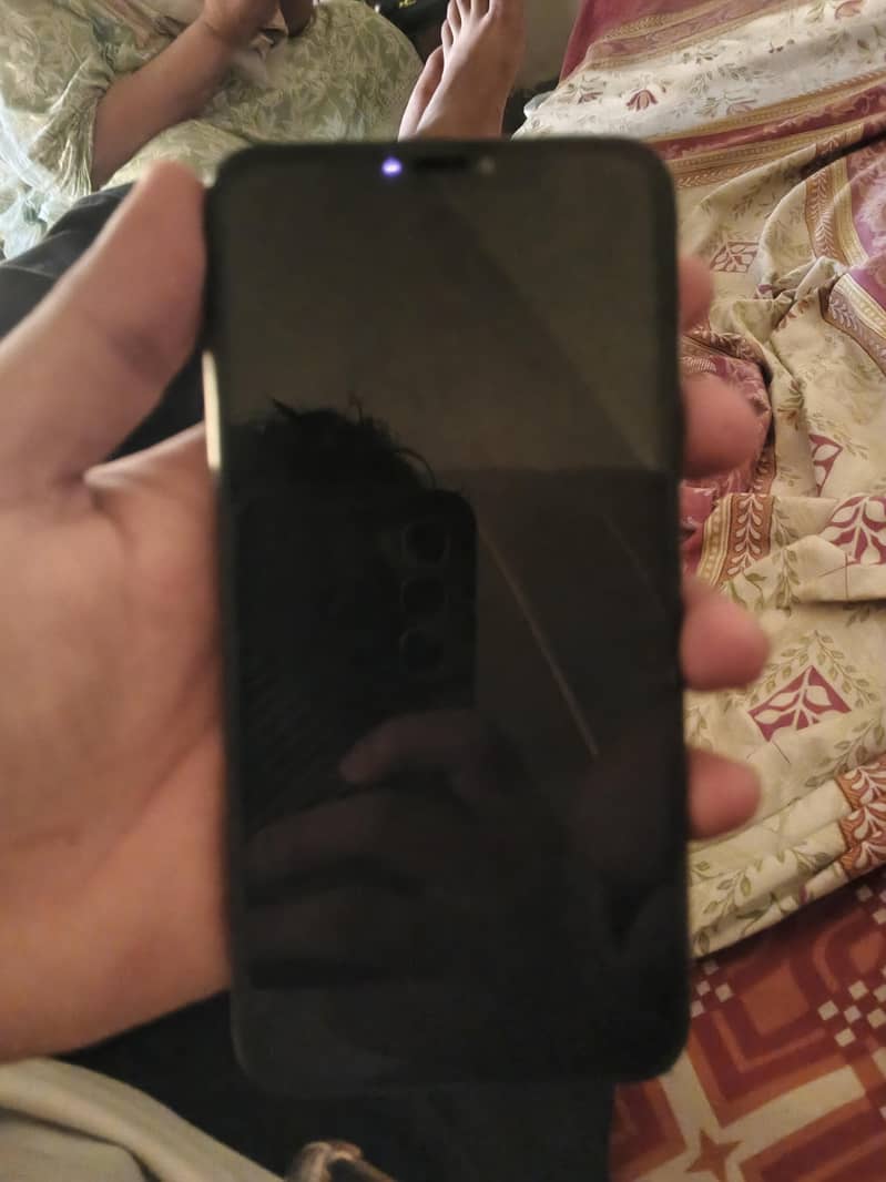 Apple iPhone XS Max 3