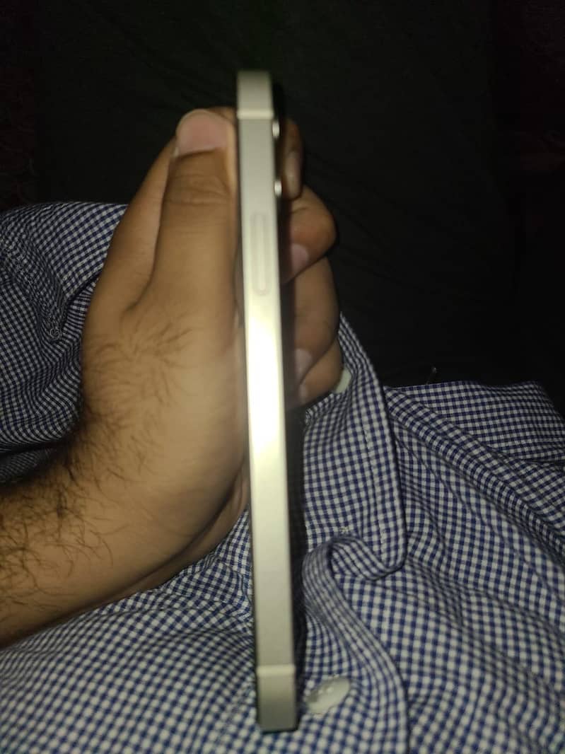 Apple iPhone 12 4