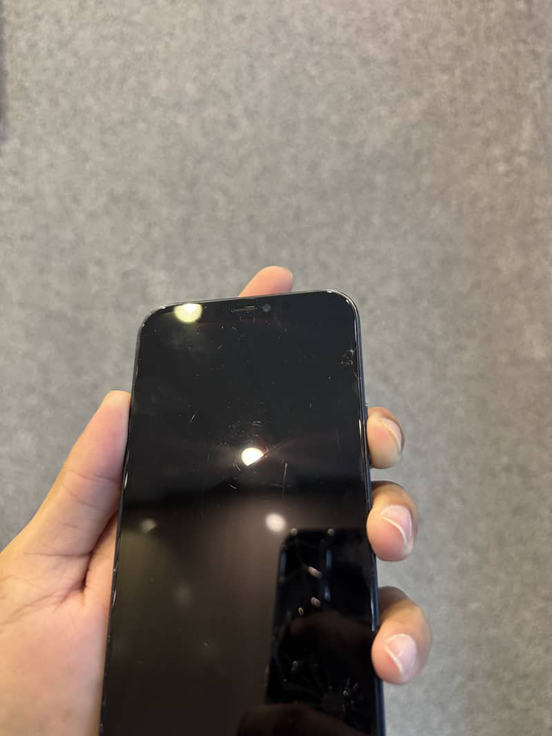 Apple iPhone 12 1
