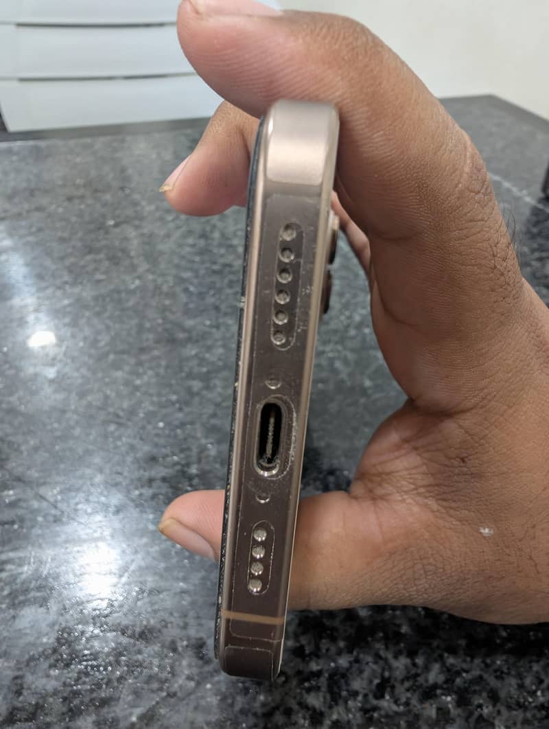 Apple iPhone 16 Pro Max 3