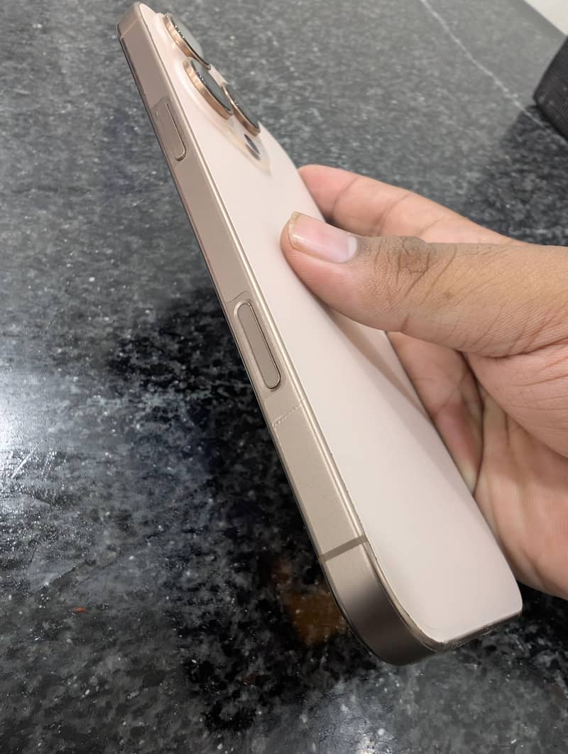 Apple iPhone 16 Pro Max 9