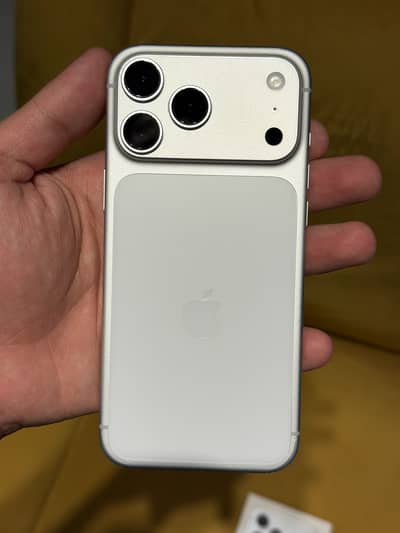 Apple iPhone 17 Pro Max 10/10