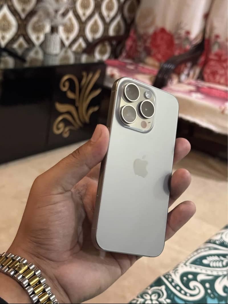 Apple iPhone 15 Pro 0