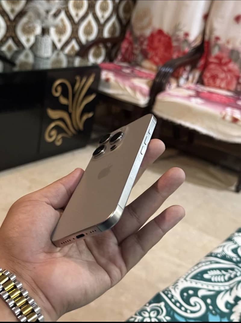 Apple iPhone 15 Pro 2