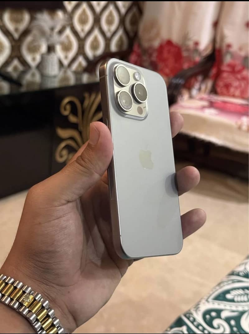 Apple iPhone 15 Pro 3