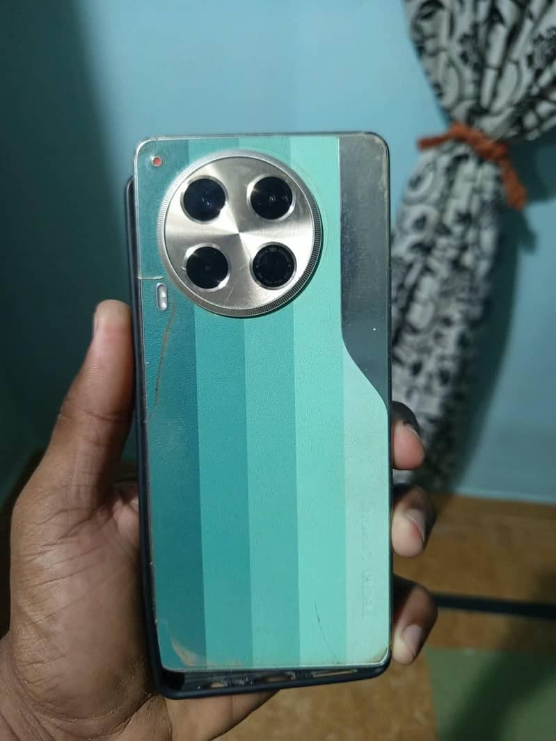 Tecno CAMON 30 1