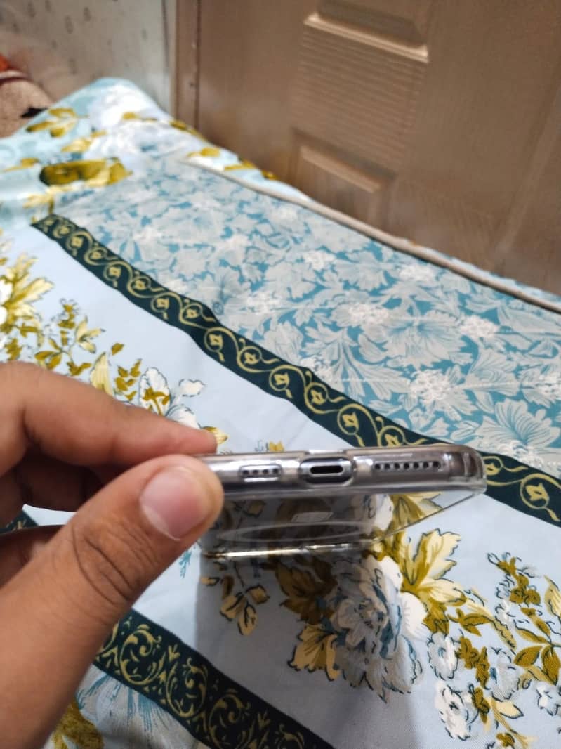 Apple iPhone 11 Pro Max 2