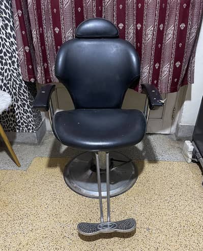 Salon chair