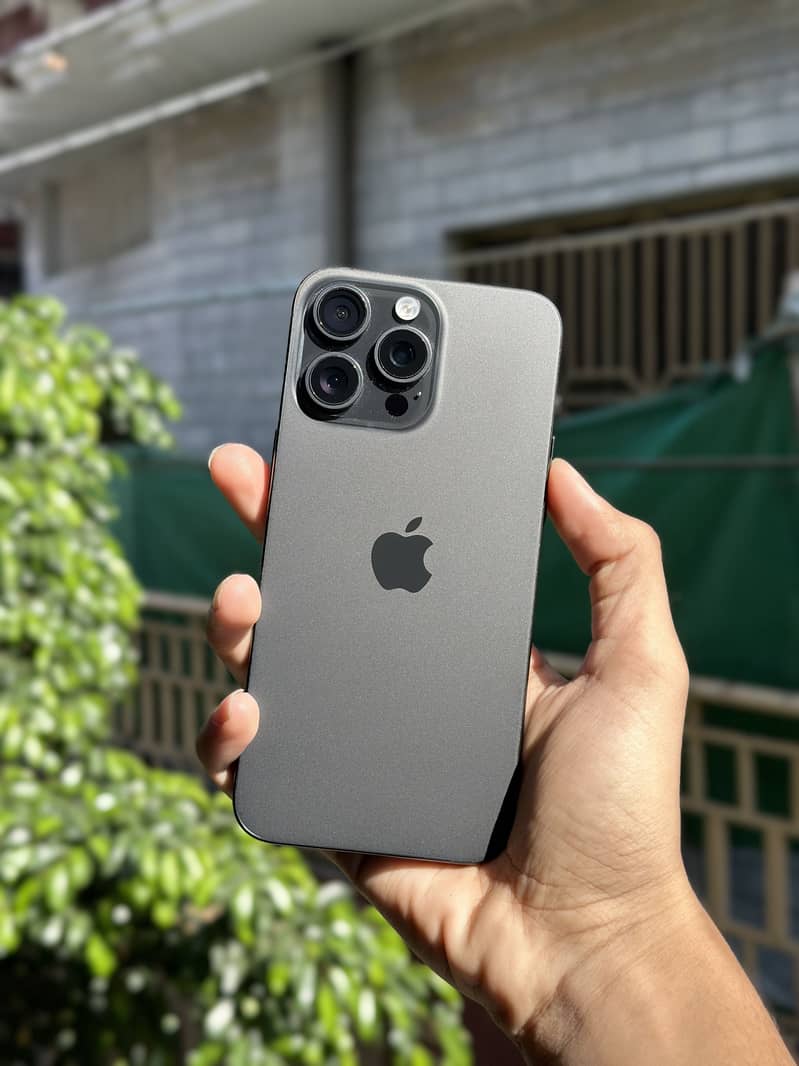 Apple iPhone 15 Pro Max 0