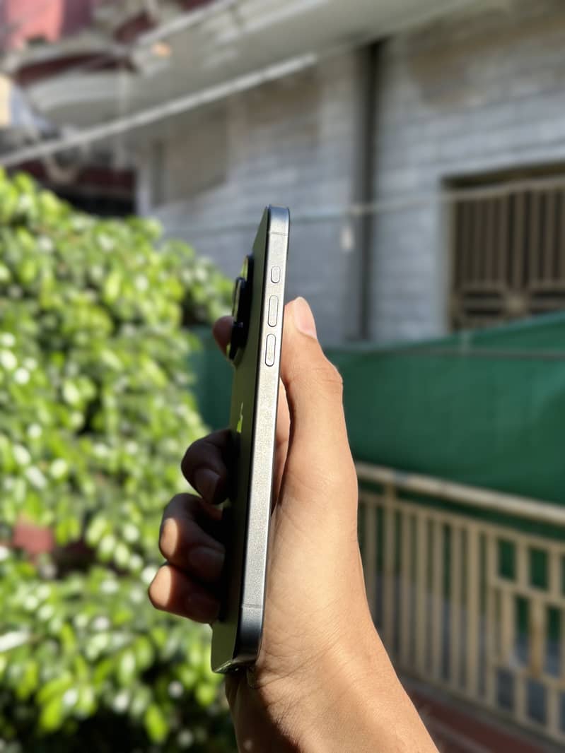 Apple iPhone 15 Pro Max 1