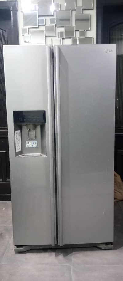 LG non frast double door fridge freezer with ice maker