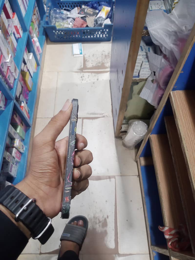 Apple iPhone 12 3