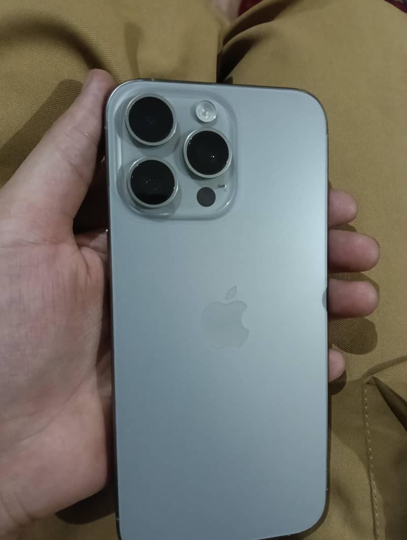 Apple iPhone 15 Pro Max 0