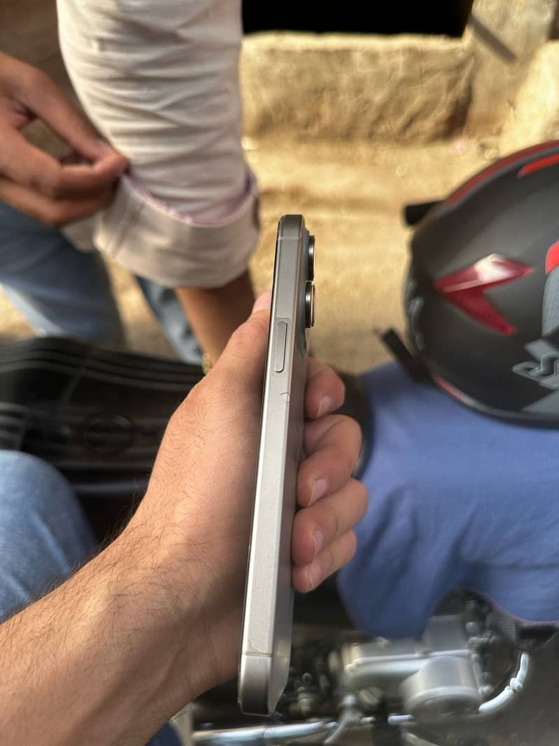 Apple iPhone 15 Pro Max 1