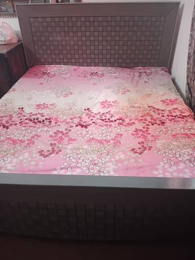 urgent sale bed set hai used mattress hai